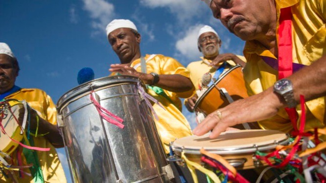O ano só começa depois do Carnaval? O preço do “depois eu vejo” no orçamento doméstico